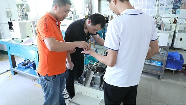 東莞全自動點(diǎn)膠機(jī)